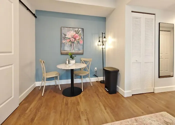 Fun Cozy Apts - 1 25 Mile Walk To Tiaa Bnk Fld