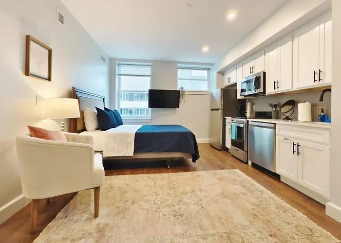 Fun Cozy Apts - 1 25 Mile Walk To Tiaa Bnk Fld