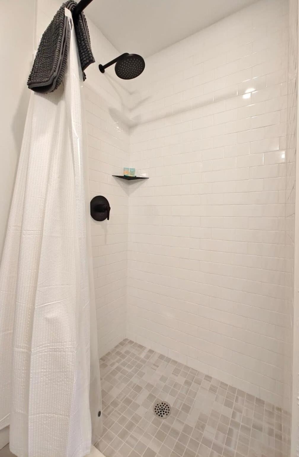 Fun Cozy Apts - 1 25 Mile Walk To Tiaa Bnk Fld Apartment