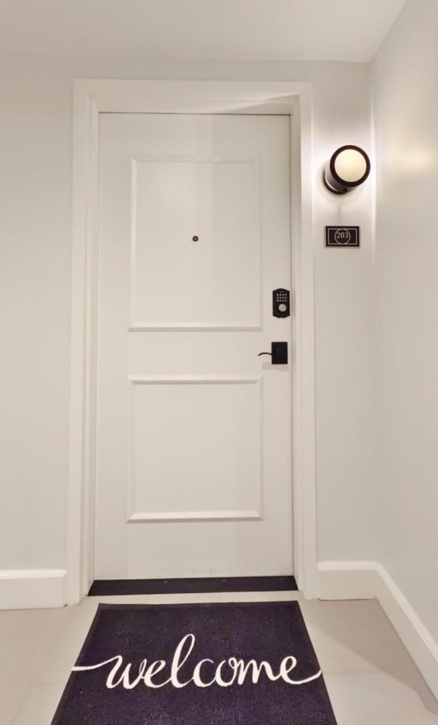 Fun Cozy Apts - 1 25 Mile Walk To Tiaa Bnk Fld Jacksonville