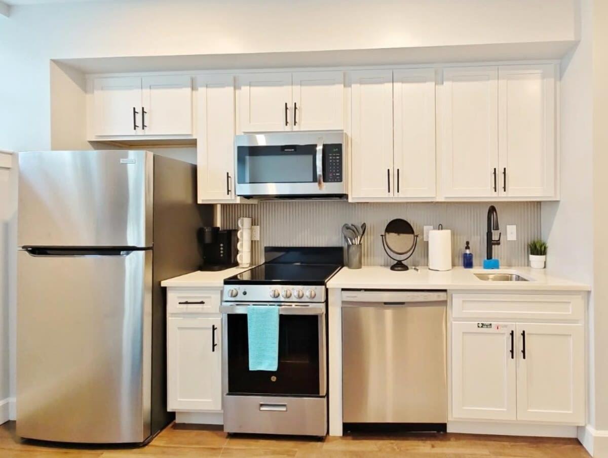 Apartment Fun Cozy Apts - 1 25 Mile Walk To Tiaa Bnk Fld *